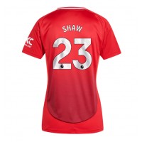 Zenski Nogometni Dres Manchester United Luke Shaw #23 Domaci 2024-25 Kratak Rukav